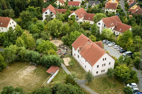 Das Albert-Schweitzer-Kinderdorf in Steinbach aus der Vogelperspektive.